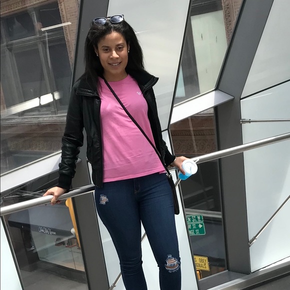 Meet your Posher, Kris - Picture 1 of 1